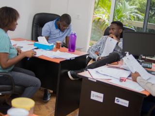 Les acteurs du feuilleton radiophonique Mbongwana 