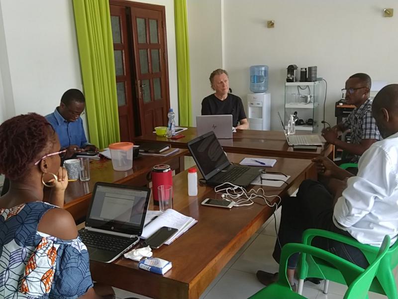 Réunion éditoriale de Kandindi